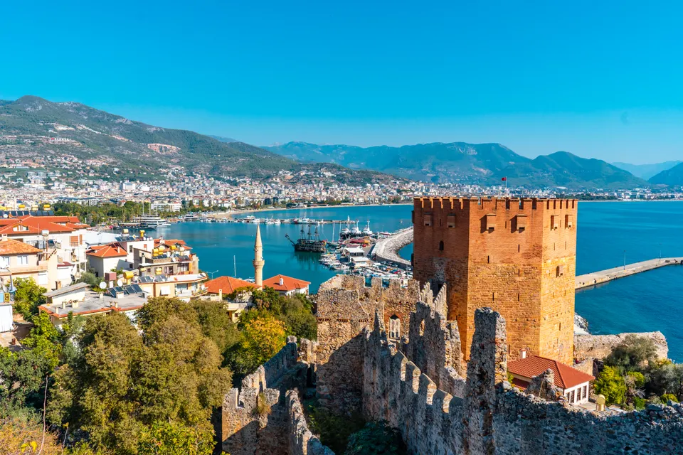Alanya Kalesi ve liman görünümü