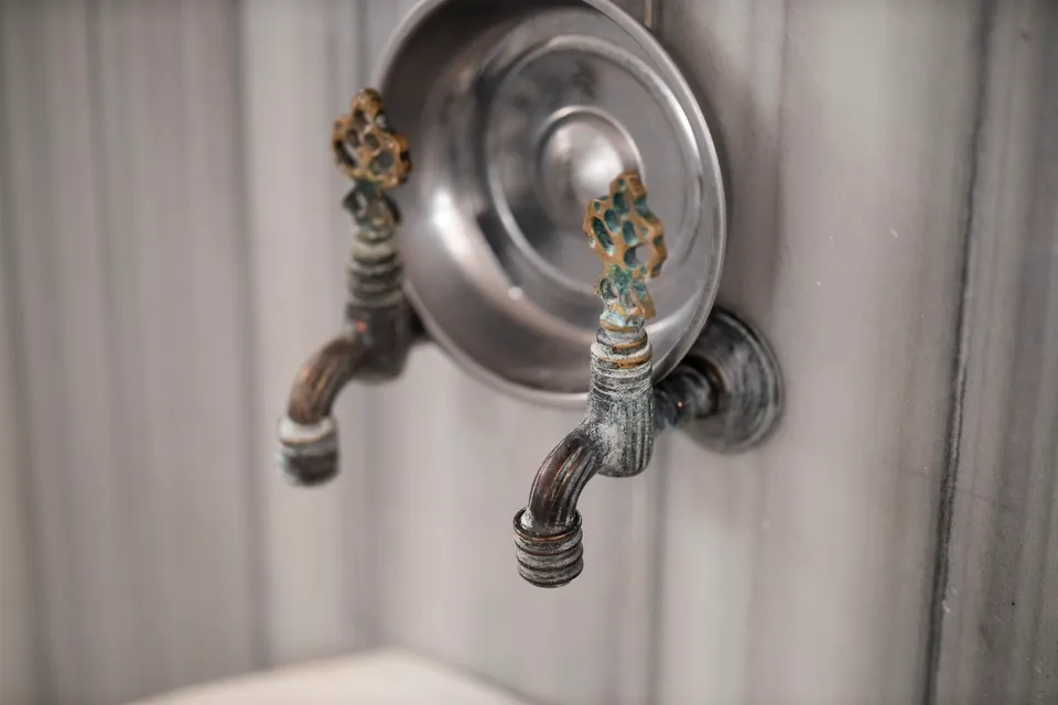 Geleneksel hamam musluğu detayı