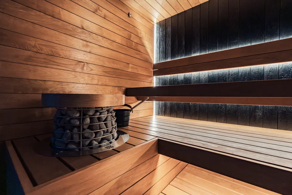 Ahşap sauna iç mekânı